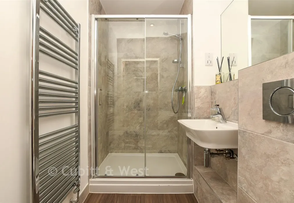 En-Suite - Marketfield Way, Redhill, Surrey - Wards of Kent