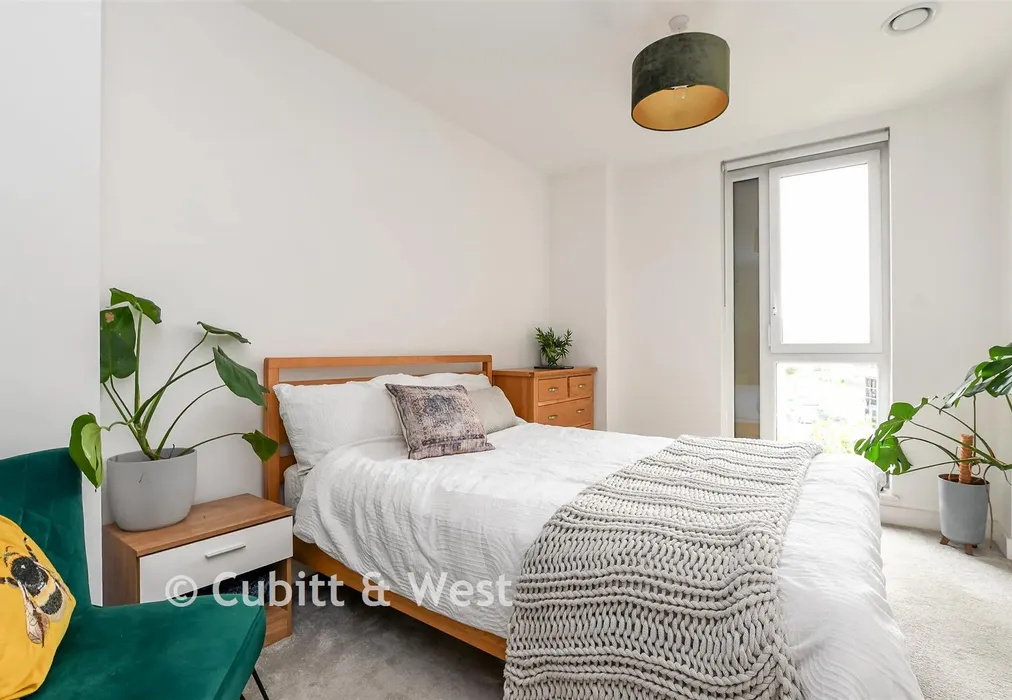 Bedroom 2 - Marketfield Way, Redhill, Surrey - Wards of Kent