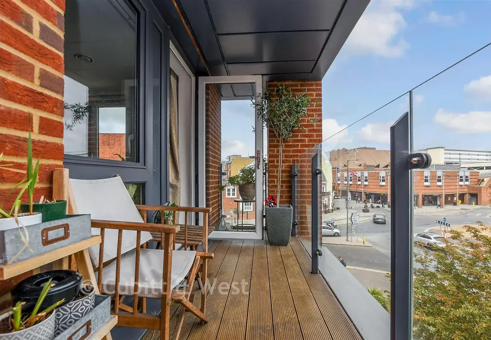 Balcony / Terrace - Marketfield Way, Redhill, Surrey - Wards of Kent