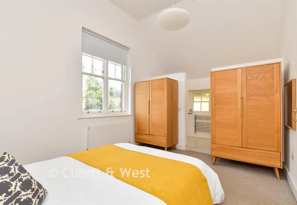 Bedroom 1 - High Street, Barcombe, Lewes, East Sussex - Wards of Kent