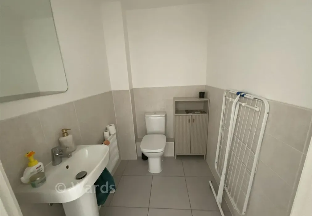 Cloakroom - Ovens Road, Weldon, Swanscombe, Kent - Wards of Kent