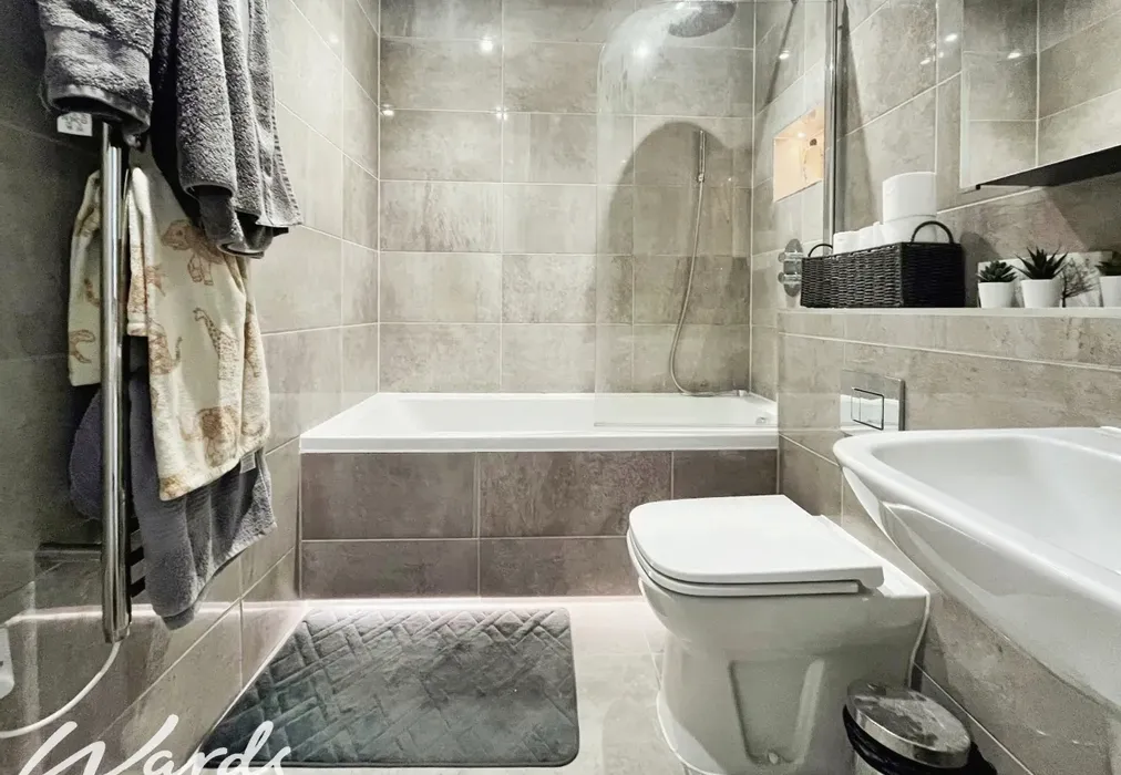 e18ed1a9-Bathroom - Manor Gardens New Ash Green DA3 - Wards of Kent