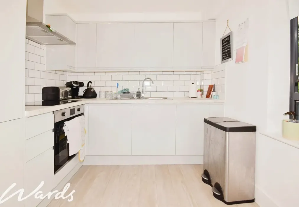 6d6d5e0e-Kitchen - Manor Gardens New Ash Green DA3 - Wards of Kent