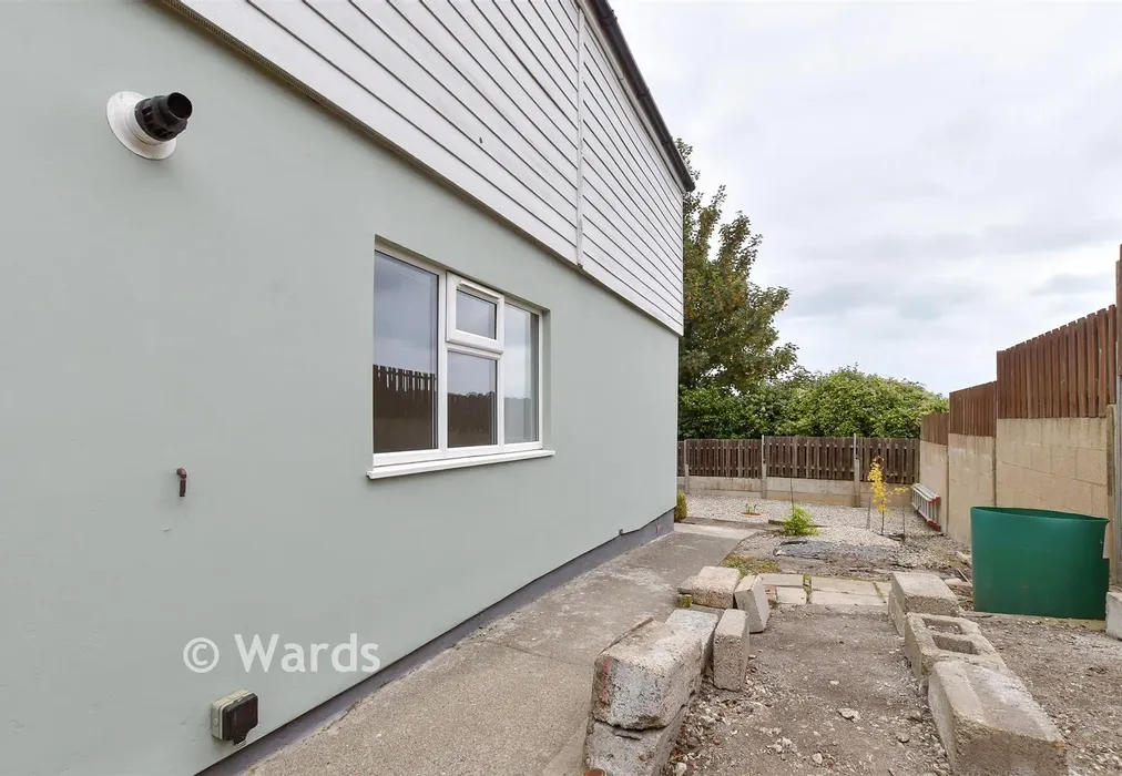 Side Garden - Anselm Road, Dover, Kent - Wards of Kent