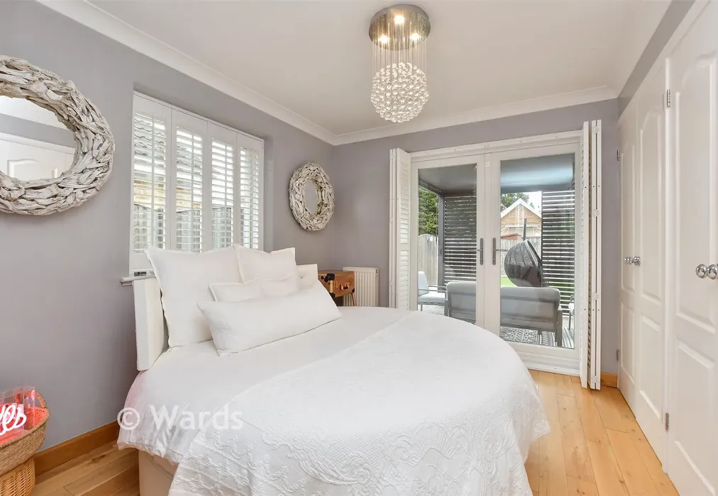 Bedroom 1 - Kingfisher Close, Iwade, Sittingbourne, Kent - Wards of Kent