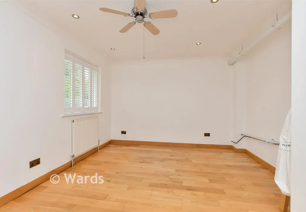Bedroom 2 - Kingfisher Close, Iwade, Sittingbourne, Kent - Wards of Kent