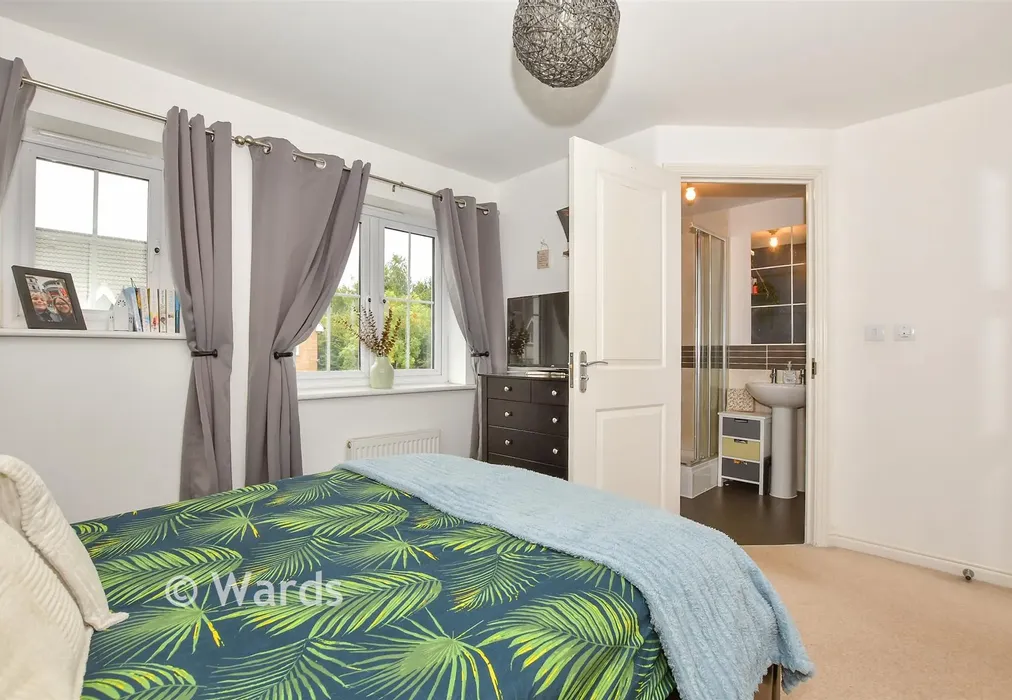 Bedroom 1 - Roman Way, Boughton Monchelsea, Maidstone, Kent - Wards of Kent