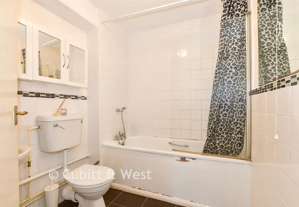 Bathroom - Conway Drive, Sutton, Surrey - Wards of Kent