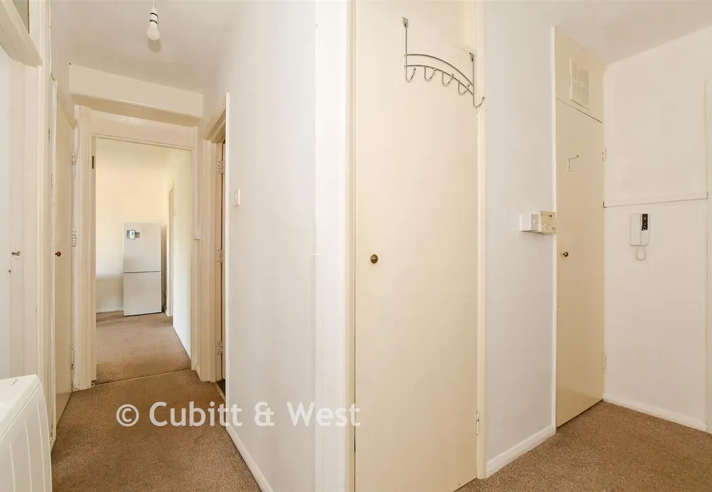 Entrance Hall - Conway Drive, Sutton, Surrey - Wards of Kent