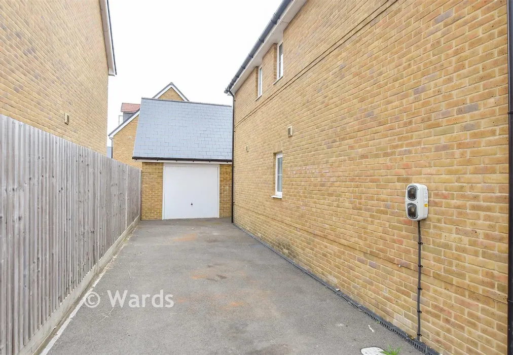 Garage - Lasius Drive, Coxheath, Kent - Wards of Kent