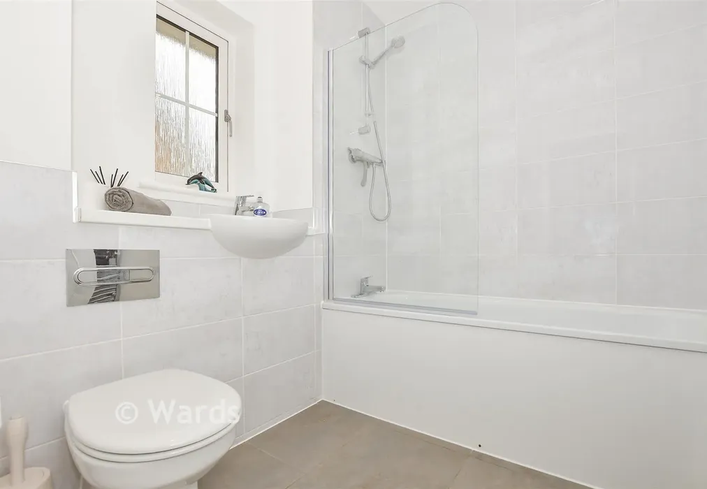Bathroom - Lasius Drive, Coxheath, Kent - Wards of Kent