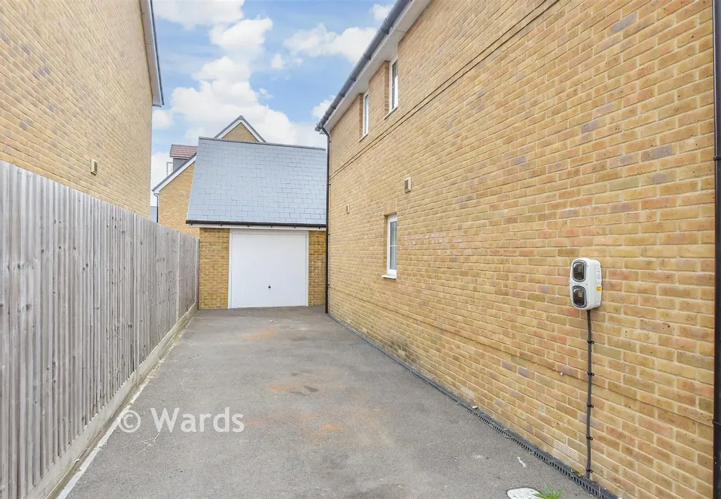 Garage - Lasius Drive, Coxheath, Kent - Wards of Kent
