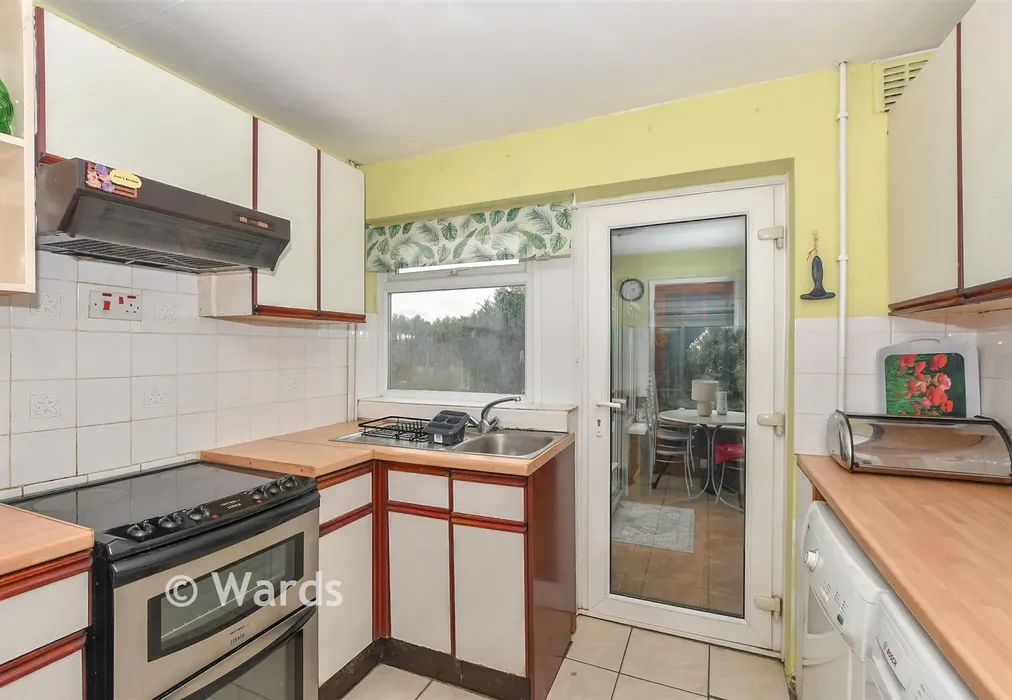 Kitchen - Yeoman Gardens, Willesborough, Kent - Wards of Kent