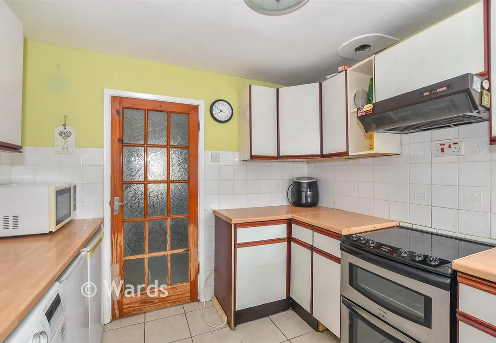 Kitchen - Yeoman Gardens, Willesborough, Kent - Wards of Kent