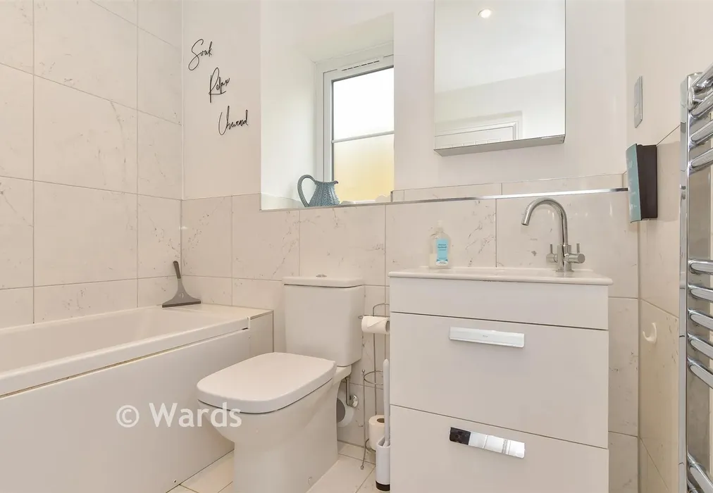 Bathroom - Poplar Drive, Deal, Kent - Wards of Kent