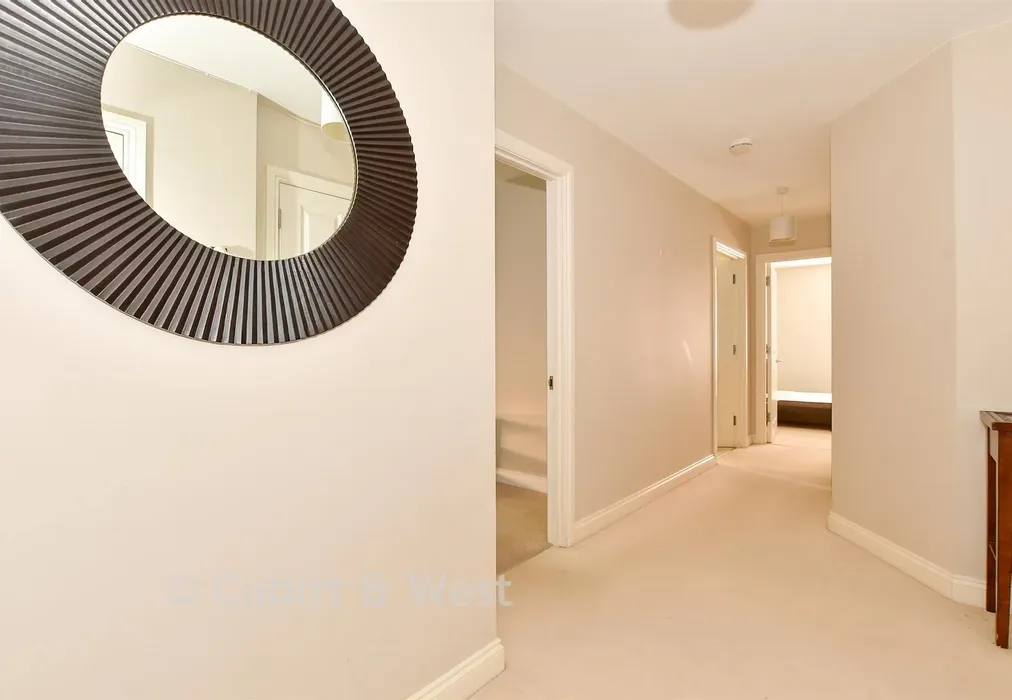 Entrance Hall - Grove Road, Sutton, Surrey - Wards of Kent