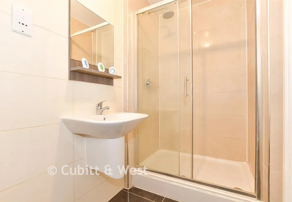 En-Suite Shower Room - Grove Road, Sutton, Surrey - Wards of Kent