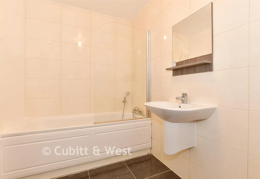 Bathroom - Grove Road, Sutton, Surrey - Wards of Kent