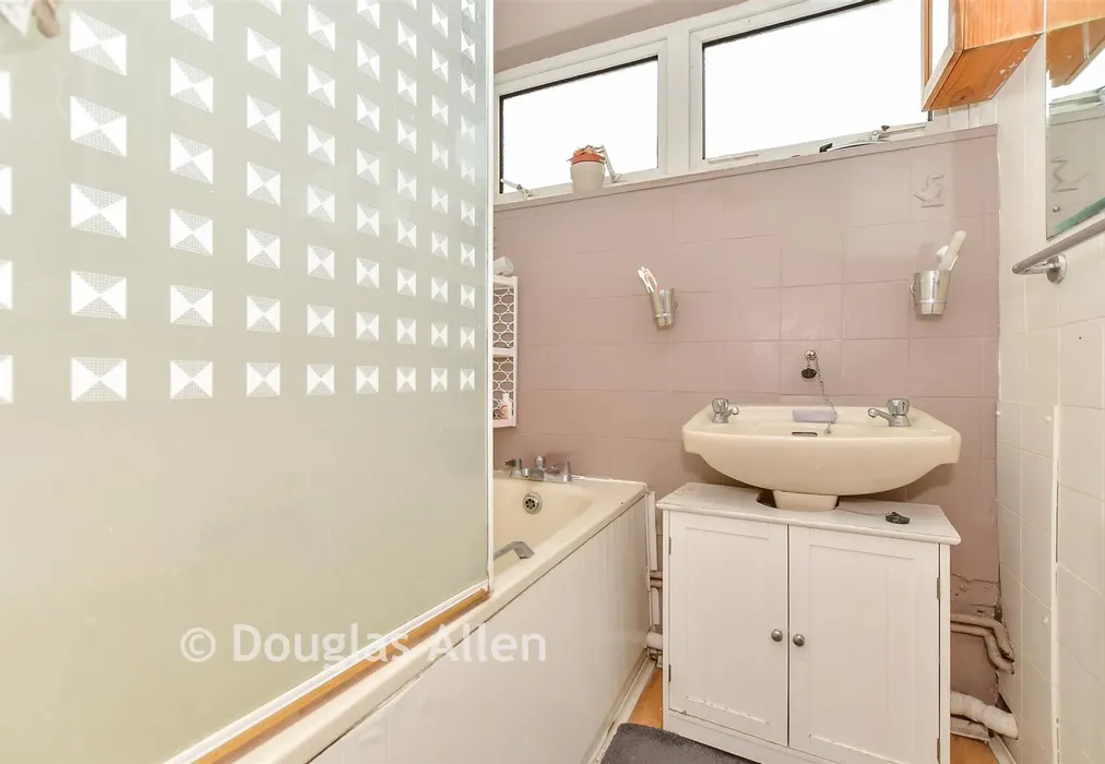 Bathroom - Covert Road, Hainault, Ilford, Essex - Wards of Kent