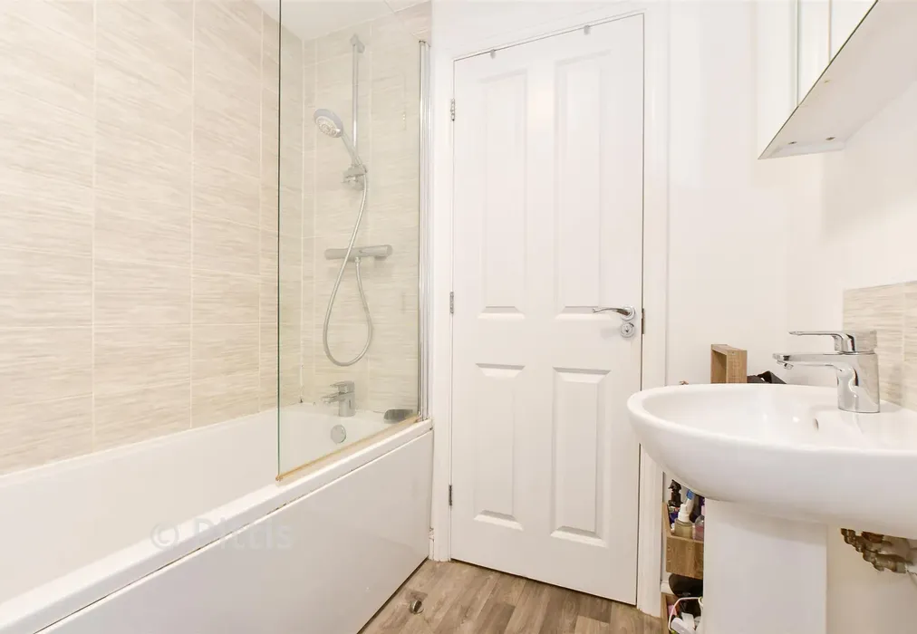 Bathroom - Wintergreen Gardens, Newport, Isle of Wight - Wards of Kent