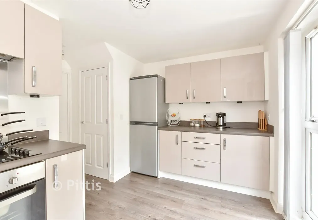 Kitchen - Wintergreen Gardens, Newport, Isle of Wight - Wards of Kent