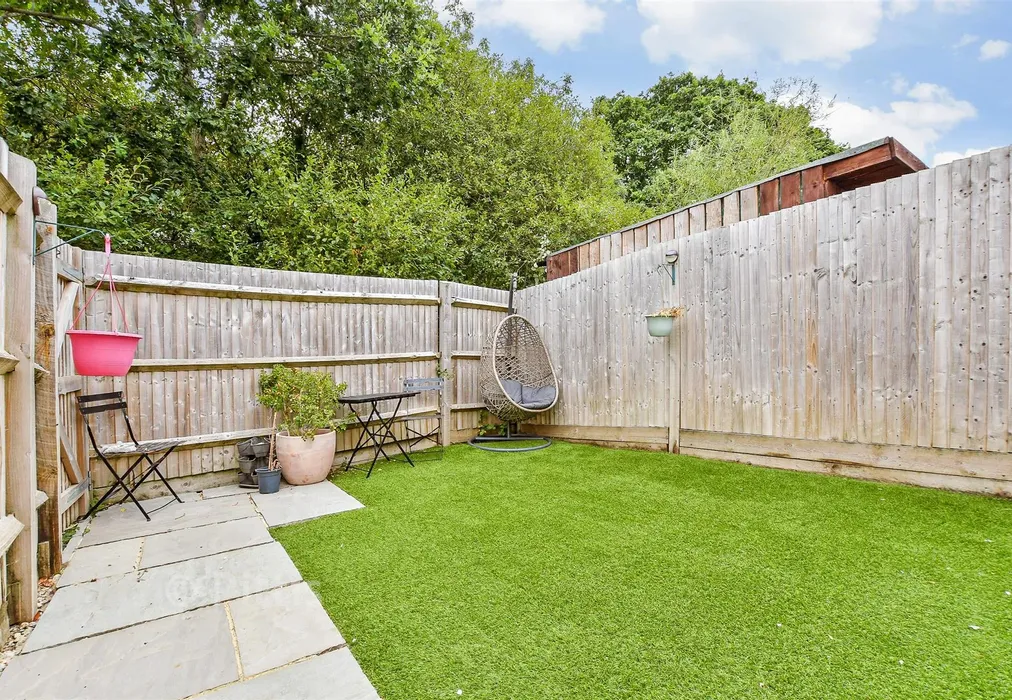 Rear Garden - Wintergreen Gardens, Newport, Isle of Wight - Wards of Kent
