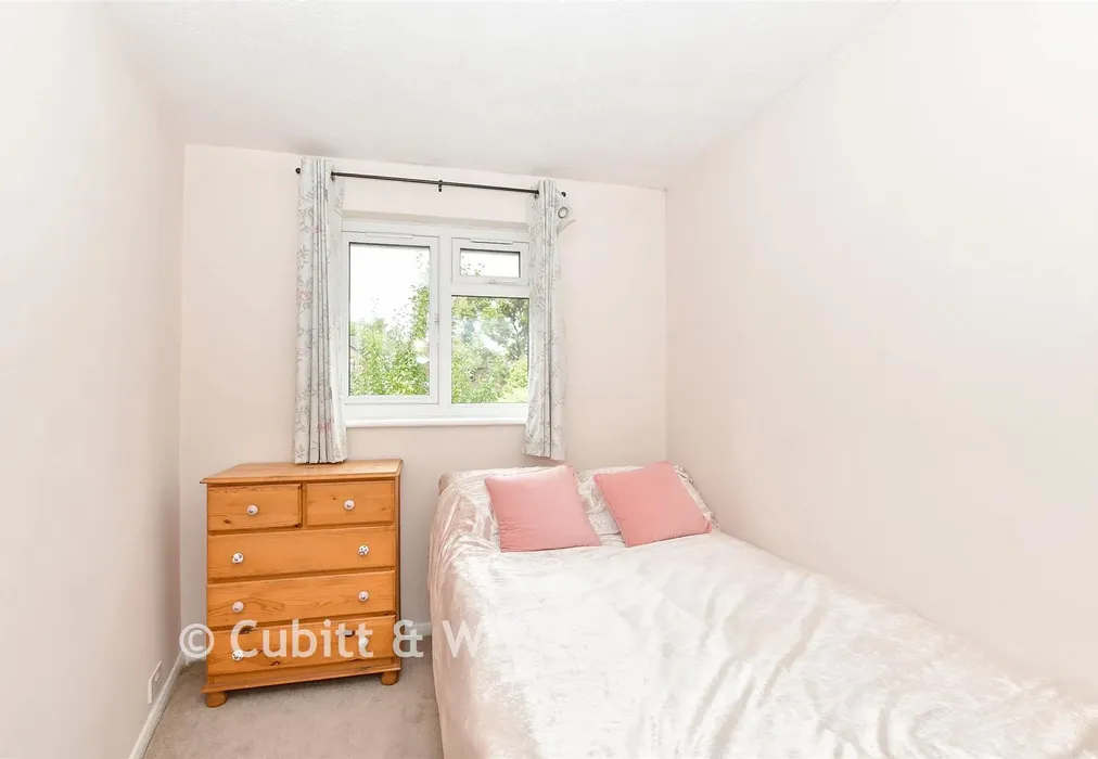 Bedroom 3 - Pineham Copse, Haywards Heath, West Sussex - Wards of Kent