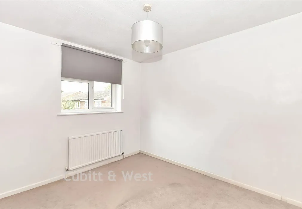 Bedroom 1 - Pineham Copse, Haywards Heath, West Sussex - Wards of Kent