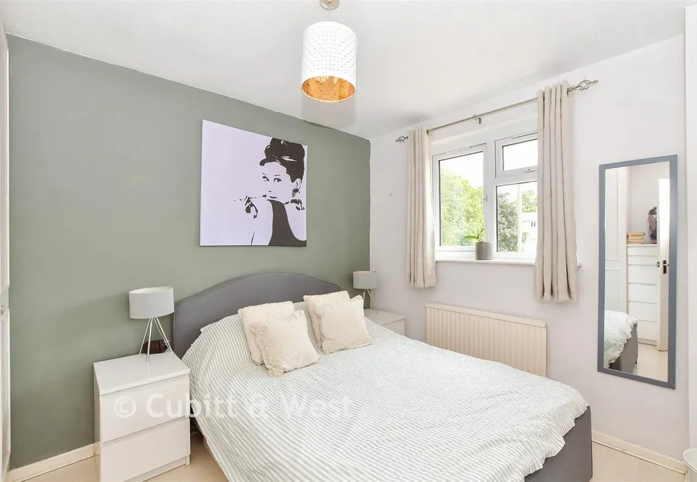Bedroom 2 - Pineham Copse, Haywards Heath, West Sussex - Wards of Kent