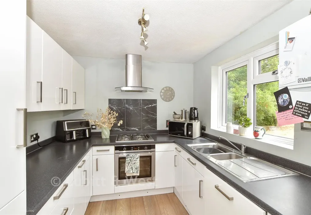 Kitchen - Pineham Copse, Haywards Heath, West Sussex - Wards of Kent