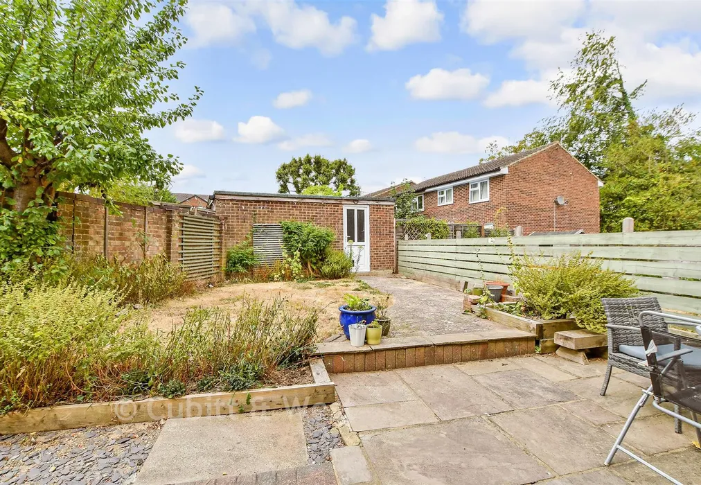 Rear Garden - Pineham Copse, Haywards Heath, West Sussex - Wards of Kent