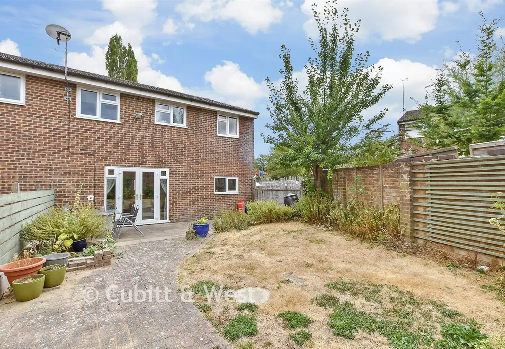 Rear Garden - Pineham Copse, Haywards Heath, West Sussex - Wards of Kent