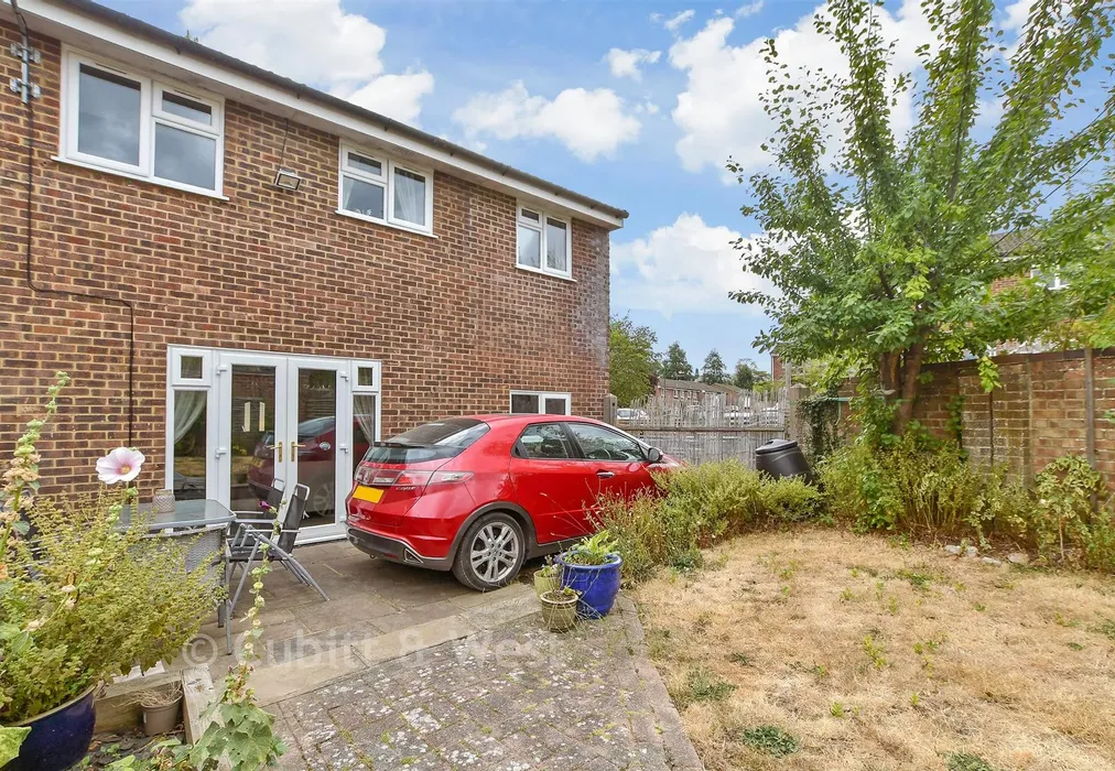 Rear Garden - Pineham Copse, Haywards Heath, West Sussex - Wards of Kent