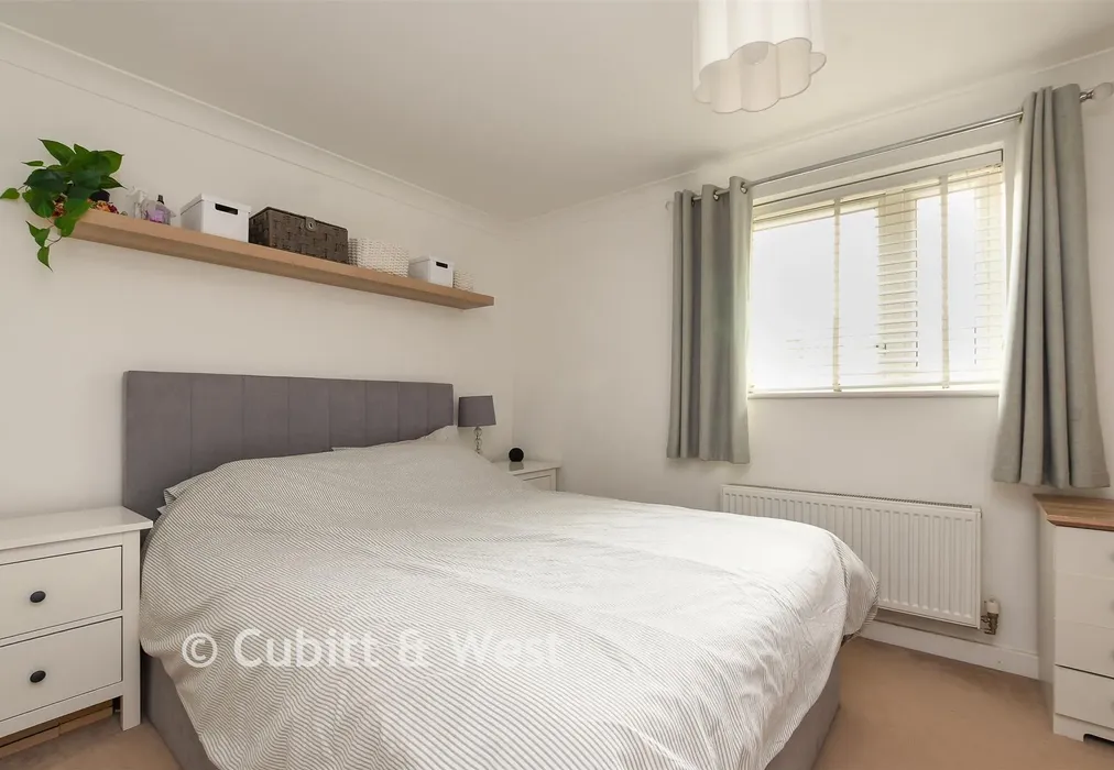 Bedroom - The Cedars, Reigate, Surrey - Wards of Kent