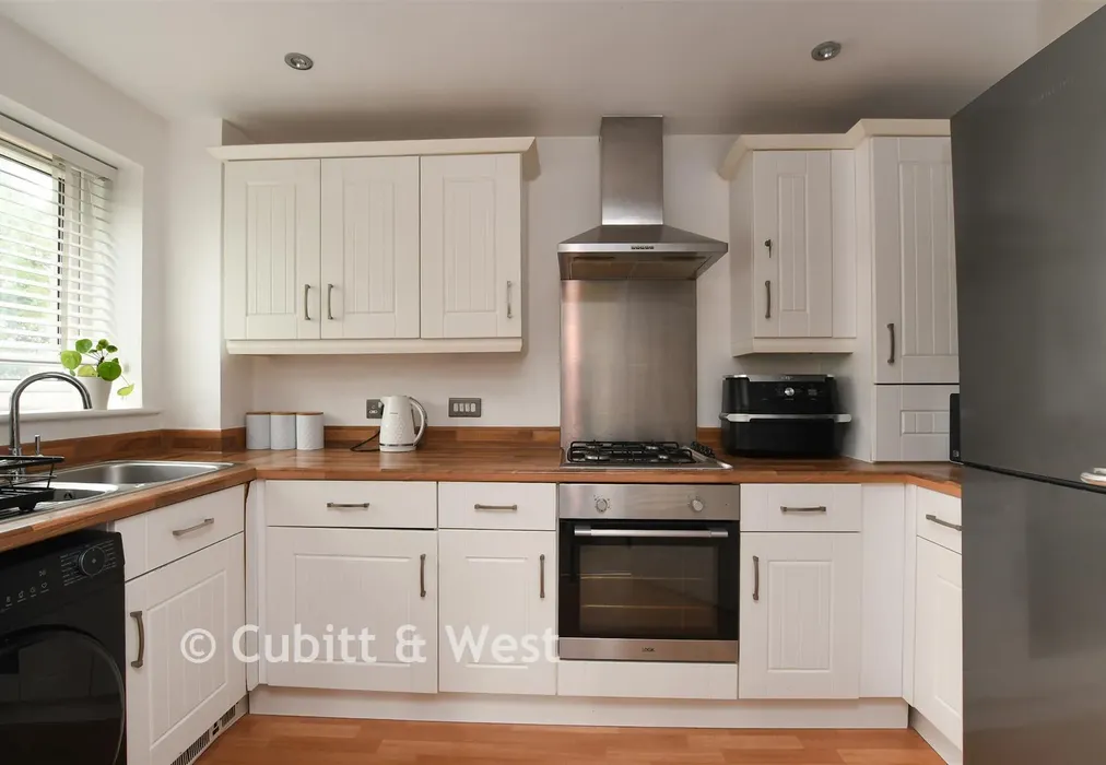 Kitchen - The Cedars, Reigate, Surrey - Wards of Kent