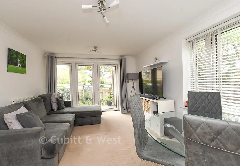 Living Room - The Cedars, Reigate, Surrey - Wards of Kent