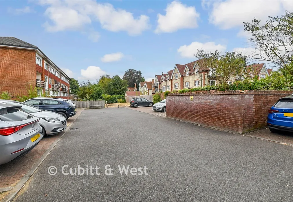 Driveway/Parking - The Cedars, Reigate, Surrey - Wards of Kent