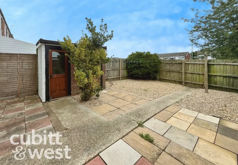  - Pyle Close Waterlooville PO8 - Wards of Kent