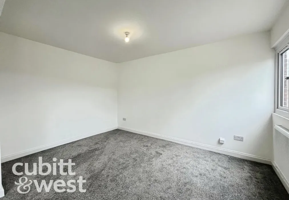  - Pyle Close Waterlooville PO8 - Wards of Kent