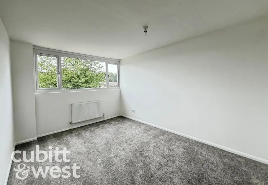 - Pyle Close Waterlooville PO8 - Wards of Kent