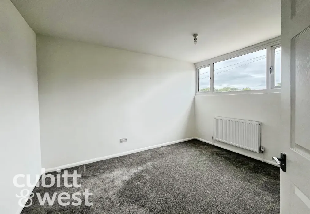  - Pyle Close Waterlooville PO8 - Wards of Kent