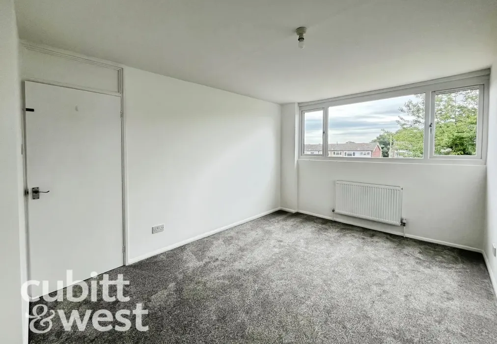  - Pyle Close Waterlooville PO8 - Wards of Kent