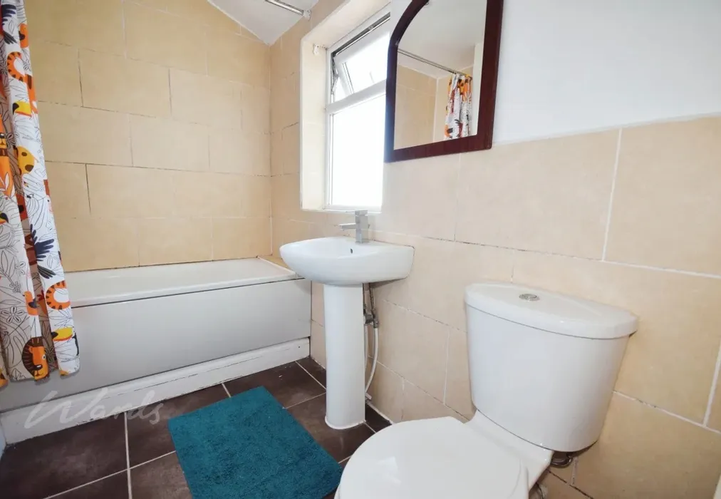 Bathroom - Hamerton Road Northfleet DA11 - Wards of Kent