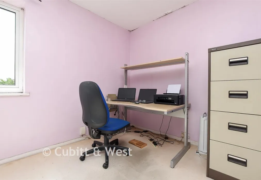 Bedroom 1 - Orchard Rise, Shirley, Surrey - Wards of Kent