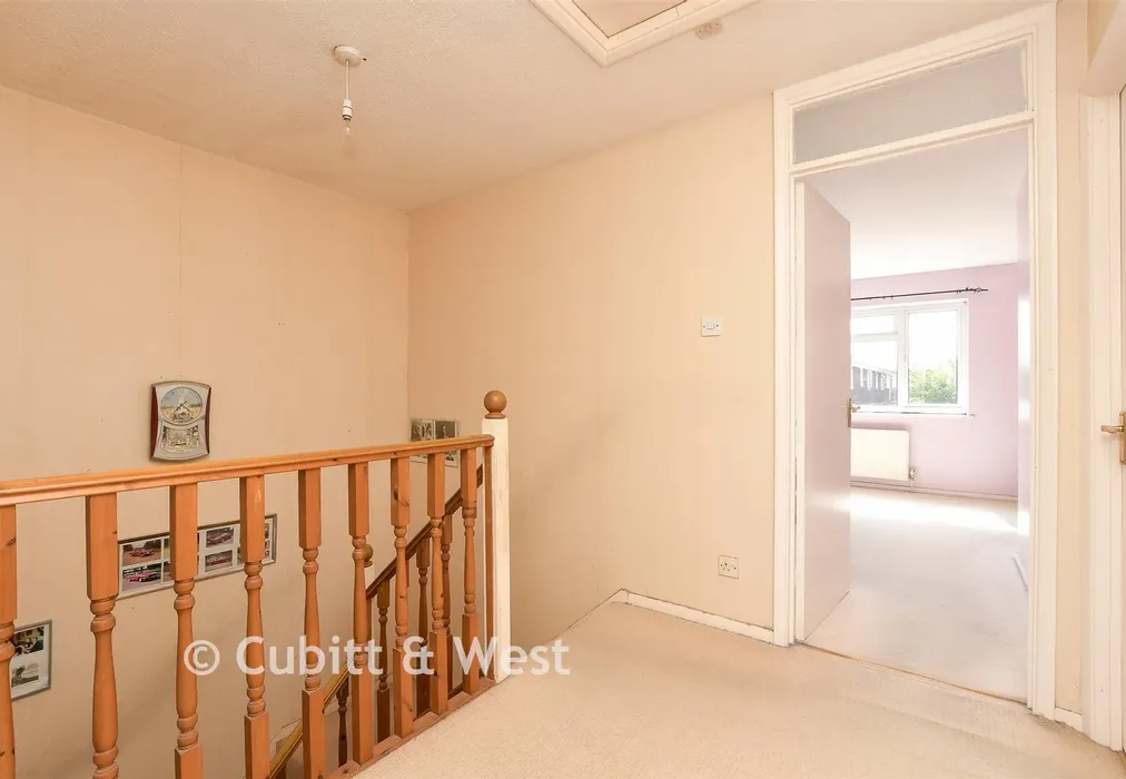 Landing - Orchard Rise, Shirley, Surrey - Wards of Kent