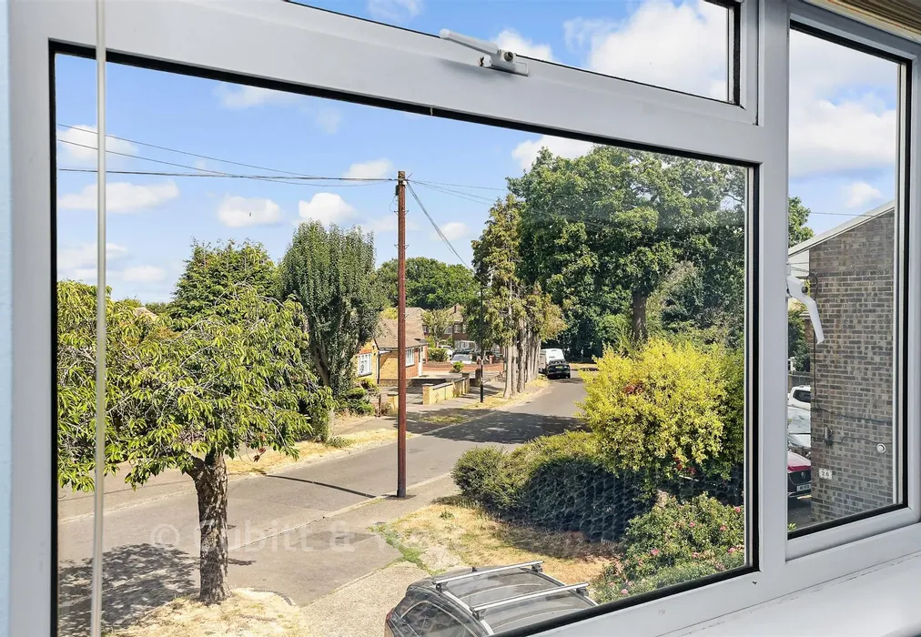 Views To Front - Orchard Rise, Shirley, Surrey - Wards of Kent