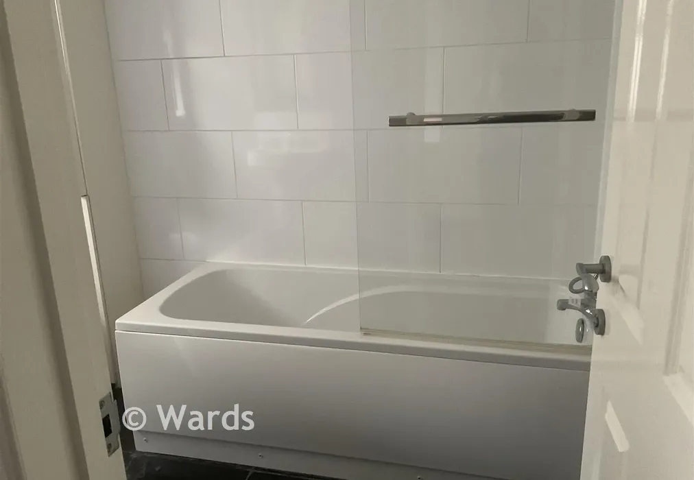 Bathroom - Canterbury Road, Margate, Kent - Wards of Kent