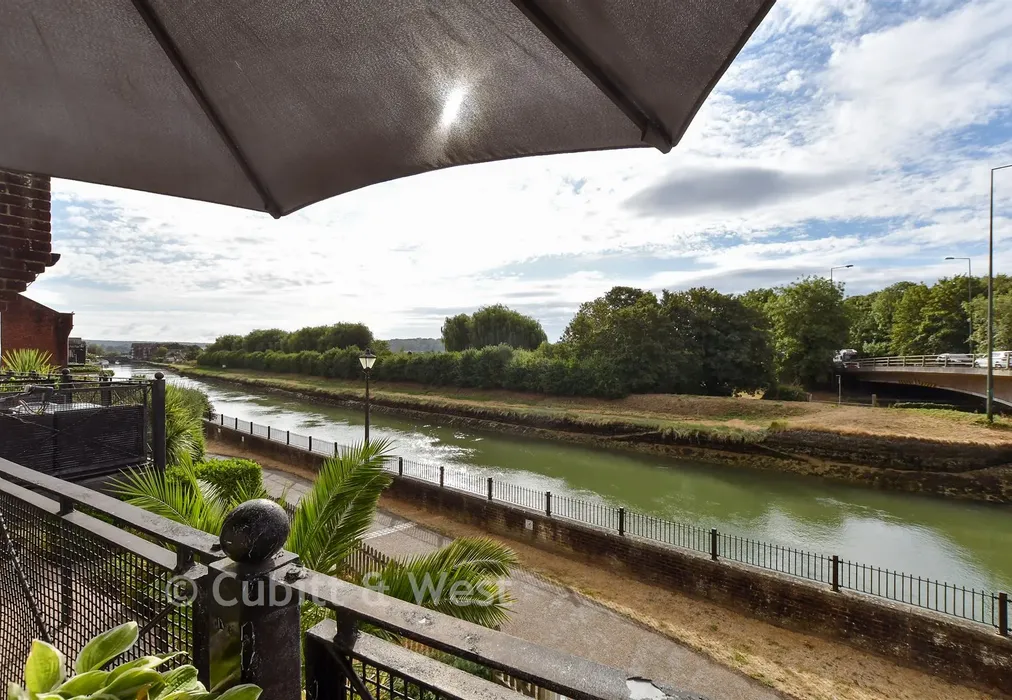 Balcony - Wheelwrights Close, Arundel, West Sussex - Wards of Kent