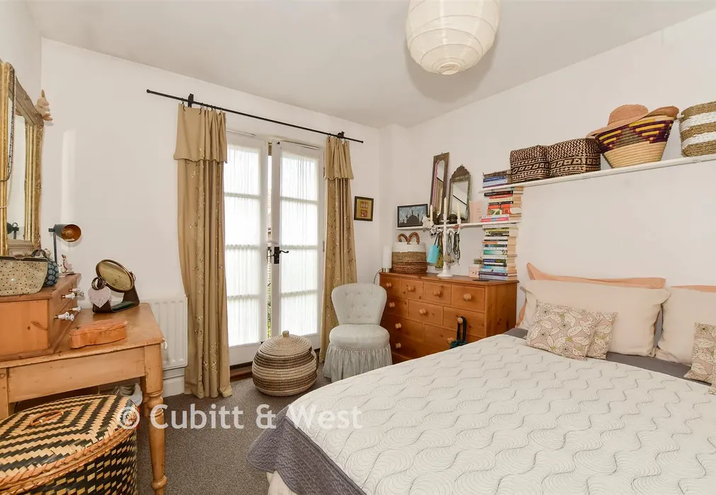 Bedroom 2 - Wheelwrights Close, Arundel, West Sussex - Wards of Kent