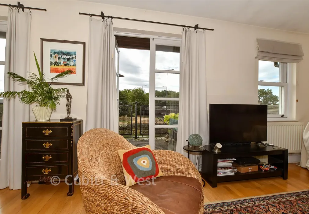 Lounge/Dining Room - Wheelwrights Close, Arundel, West Sussex - Wards of Kent